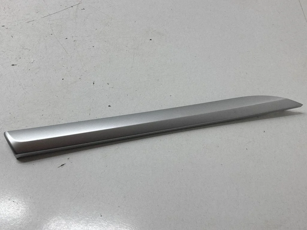 Tagumise ukse viimistlusriba 67784X1T04