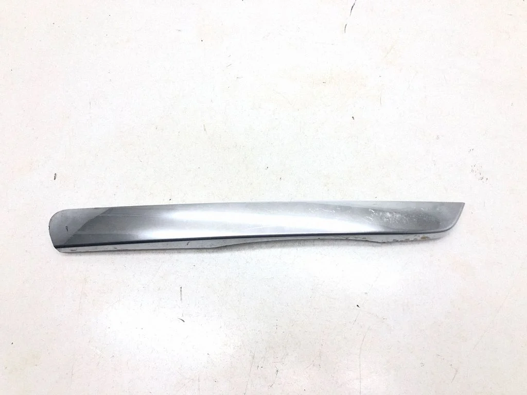 Tagumise ukse viimistlusriba – Land Rover Range Rover L322 (2002-2012)