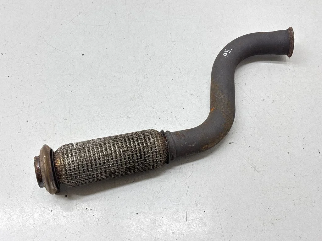 Muffler pipe connector clamp