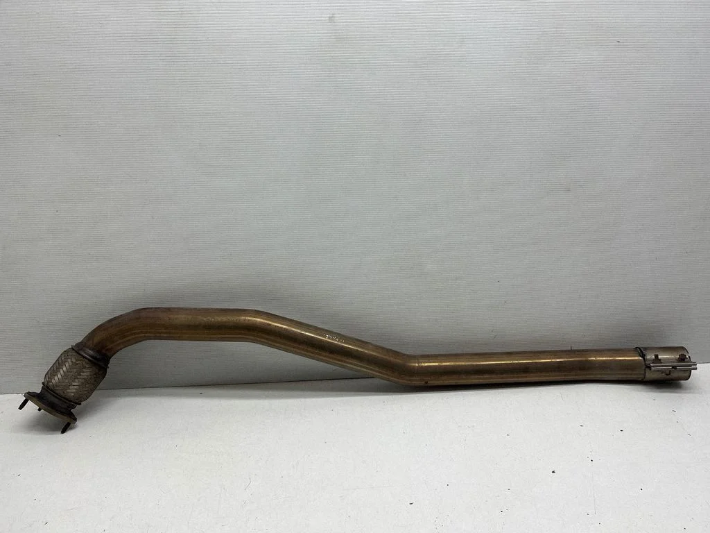Muffler pipe connector clamp – right
