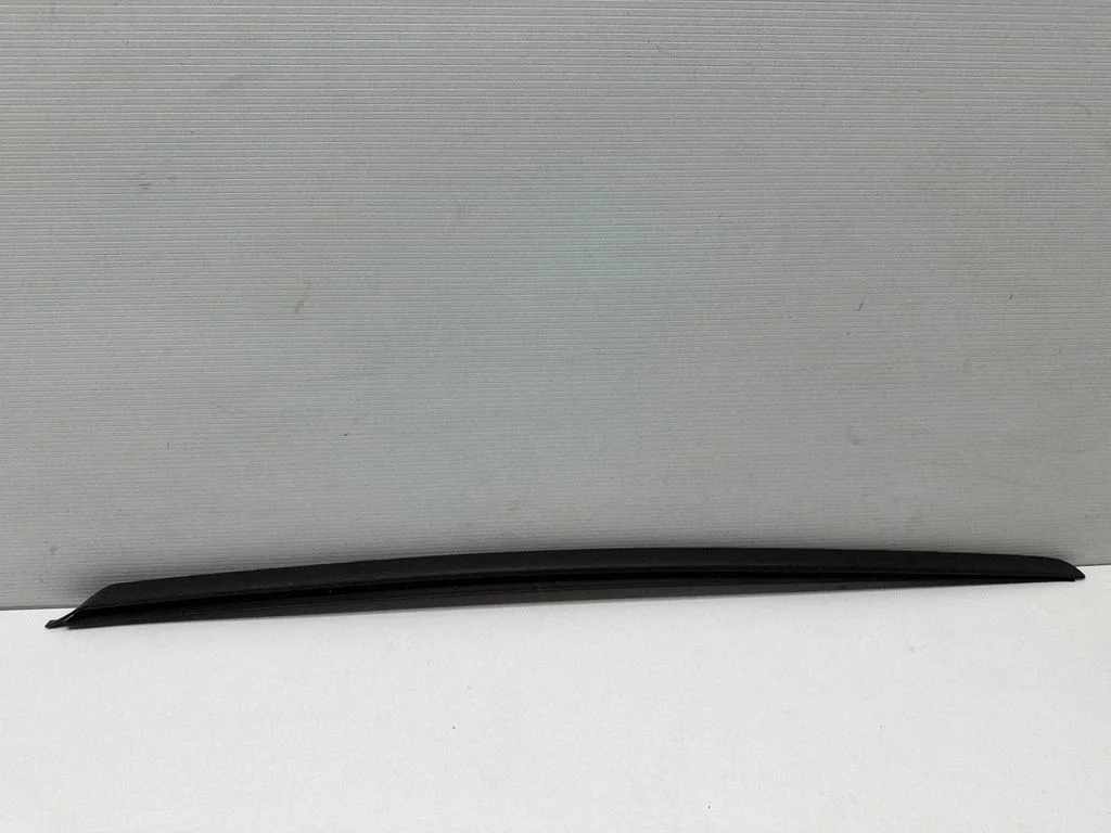 Esiklaasi liist 8W0854328C