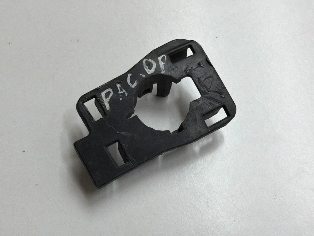 Front parking sensor holder (PDC) 68531082AA