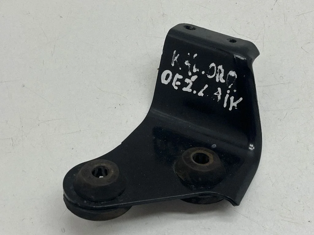 Air filter cleaner box bracket assembly 165884EA0A