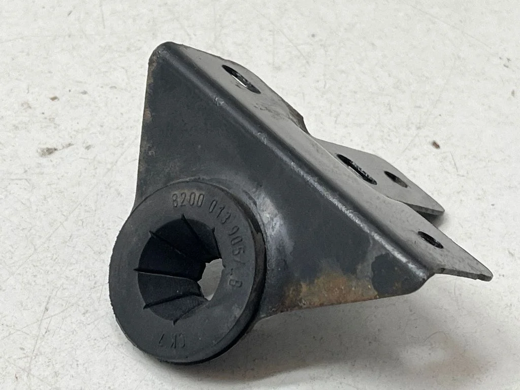 Air filter cleaner box bracket assembly 8200013905