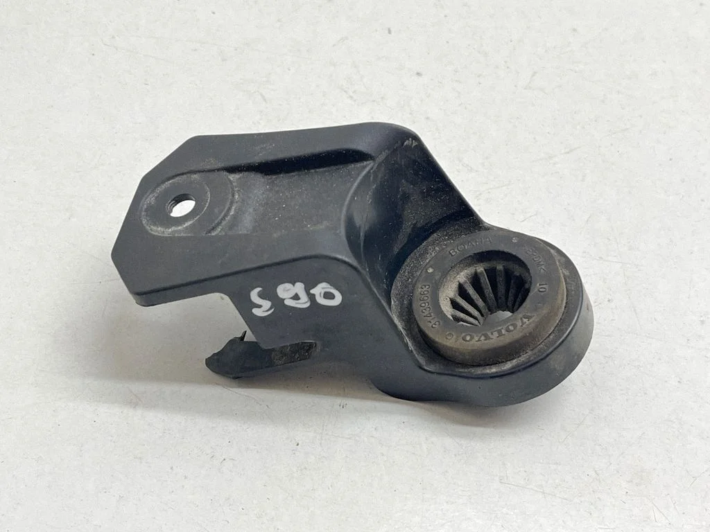Air filter cleaner box bracket assembly – Volvo S90, V90 (2016-)