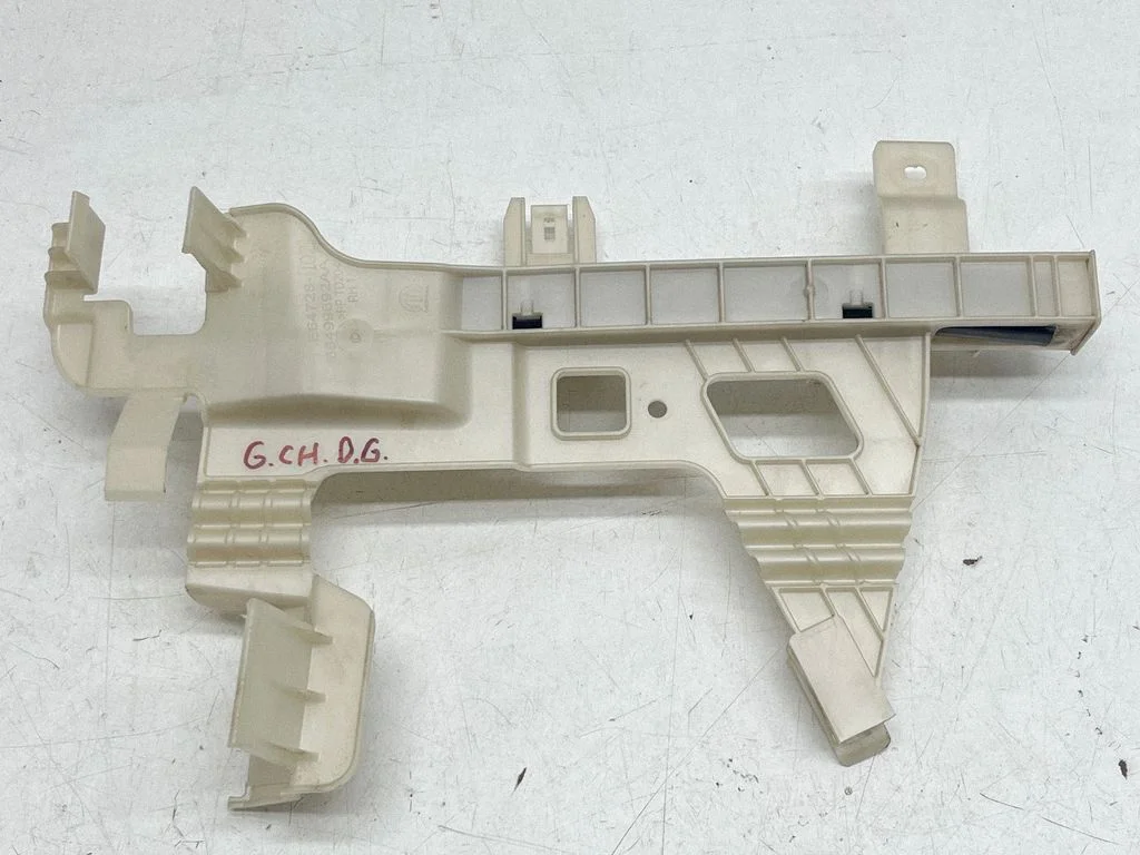 Rear door window/glass frame E64728102
