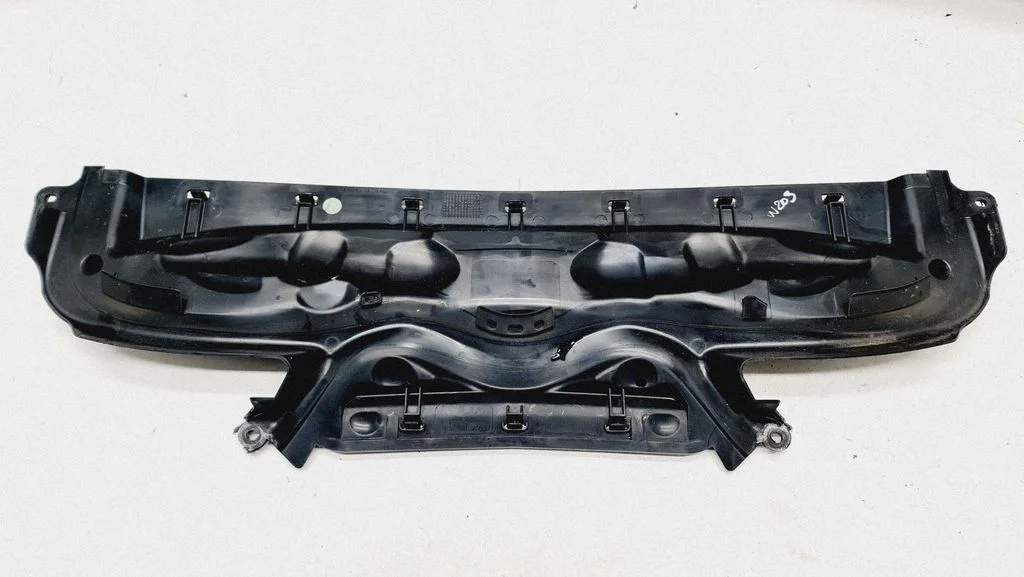 Bonnet wind deflector – Mercedes-Benz E-Class W211 (2002-2009)