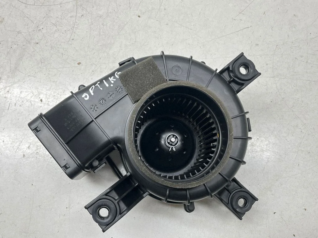 Hybrid/electric vehicle battery fan 375800