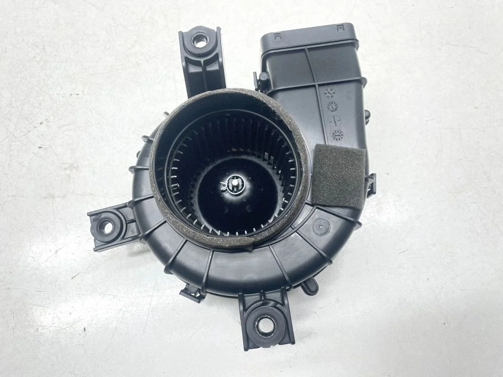 Hübriid-/elektriauto aku jahutusventilaator 37581A8810