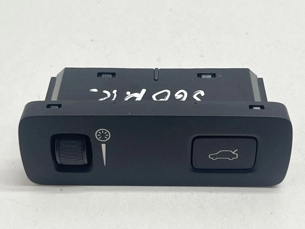 Pakiruumiluugi avamislüliti – Volvo S60 (2018-)