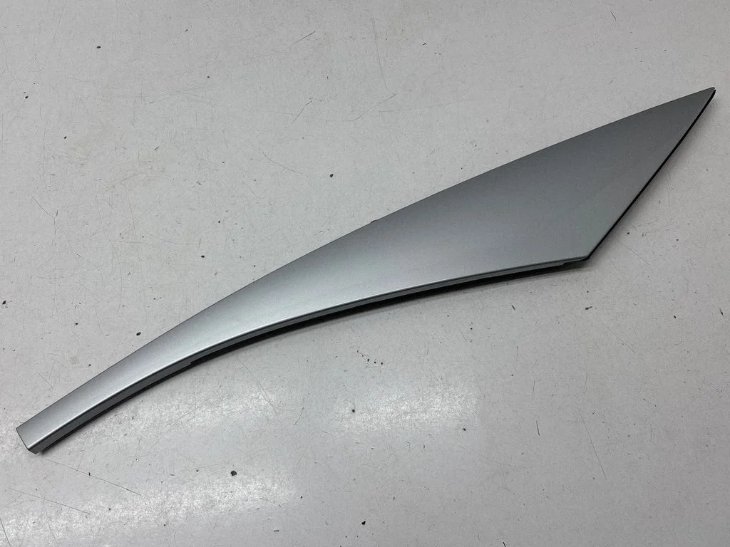 Rear fender molding trim 11E853377A
