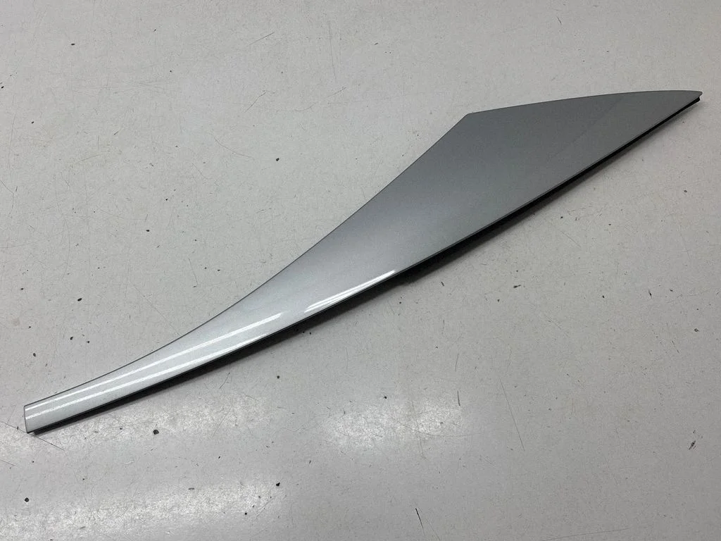 Rear fender molding trim 11E853378A