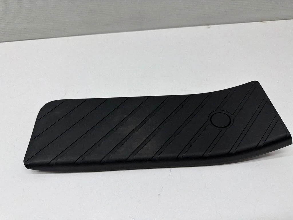Kājas balsts/atbalsts – Audi A4 S4 B9 (2015-2019)