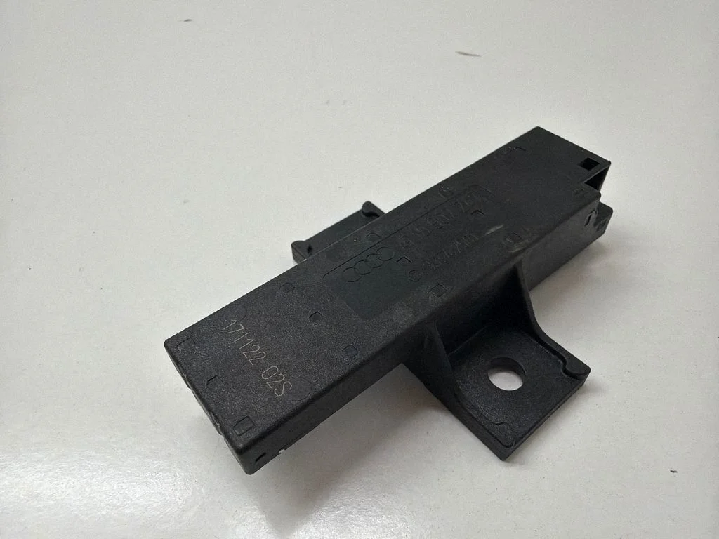 Võtmeta süsteemi KESSY (keyless) juhtplokk/moodul 4M0907247