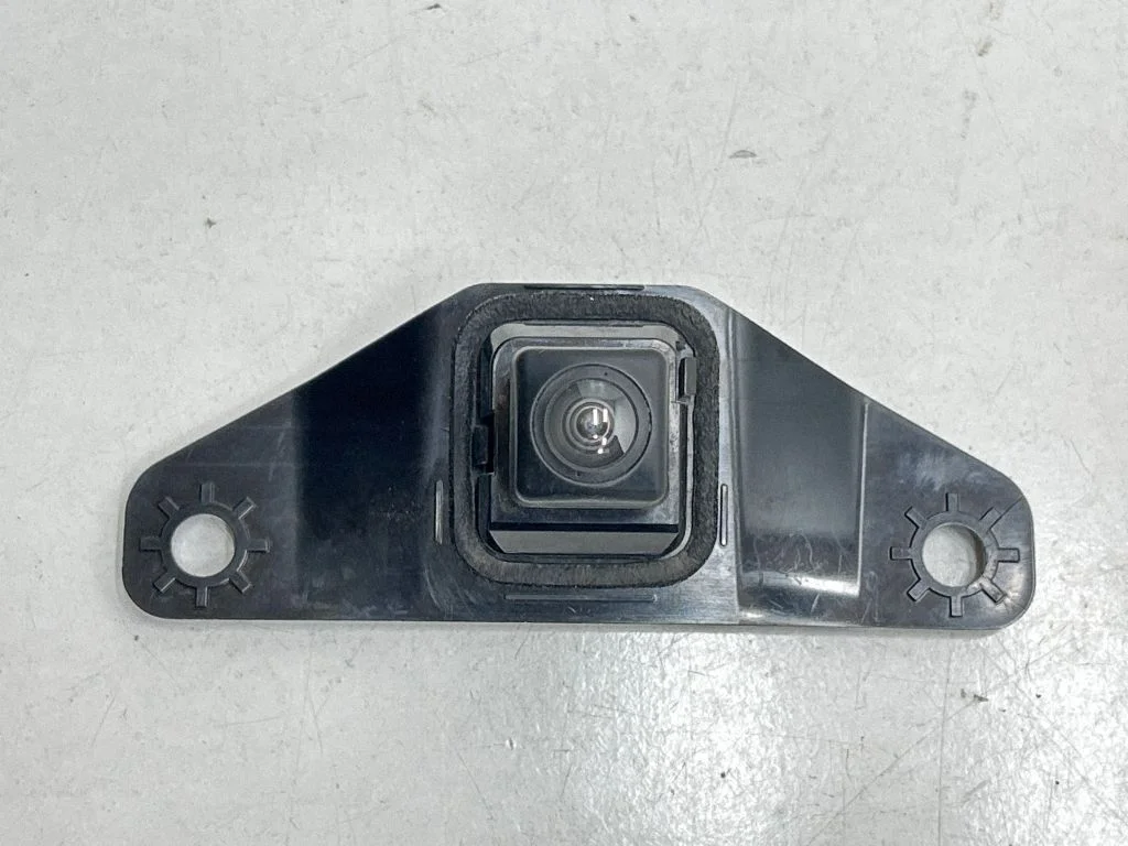Rear bumper camera – Toyota Land Cruiser (J150) (2009-)
