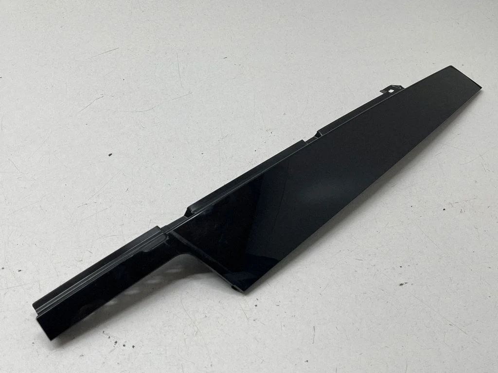 Front door glass trim molding 32216798