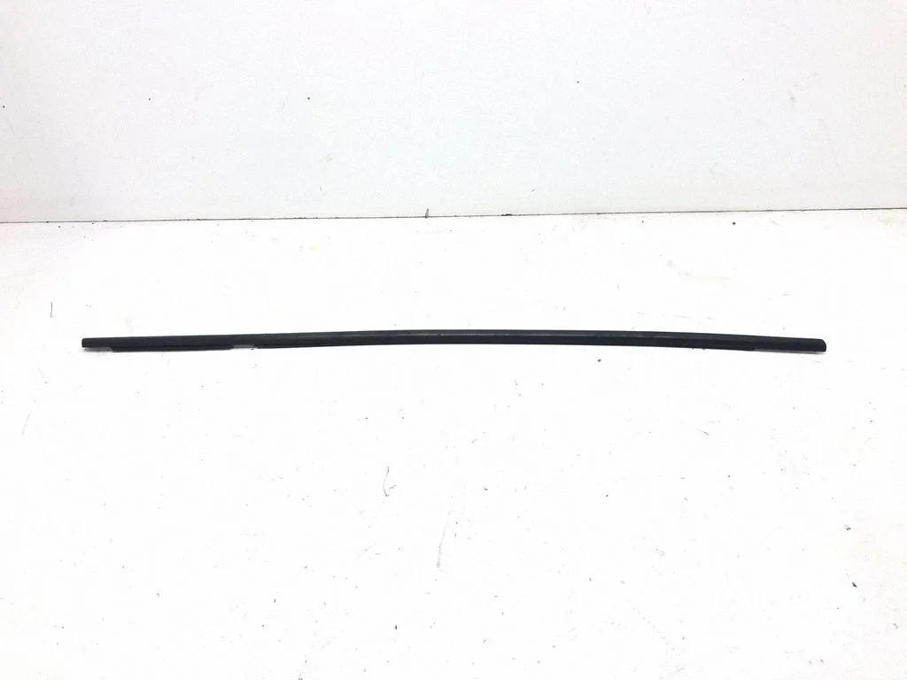 Front door glass trim molding – right