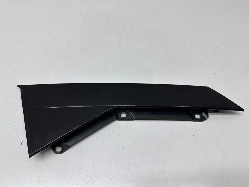 Tagaukse klaasi liist 8W5839904A