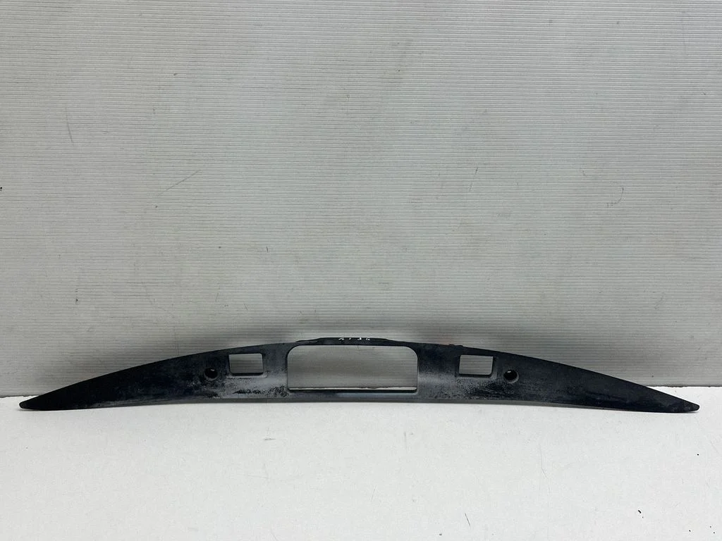 Listwa oświetlenia tablicy rejestracyjnej na klapie – Mercedes-Benz Klasa CLA C117 X117 W117 (2013-2019)