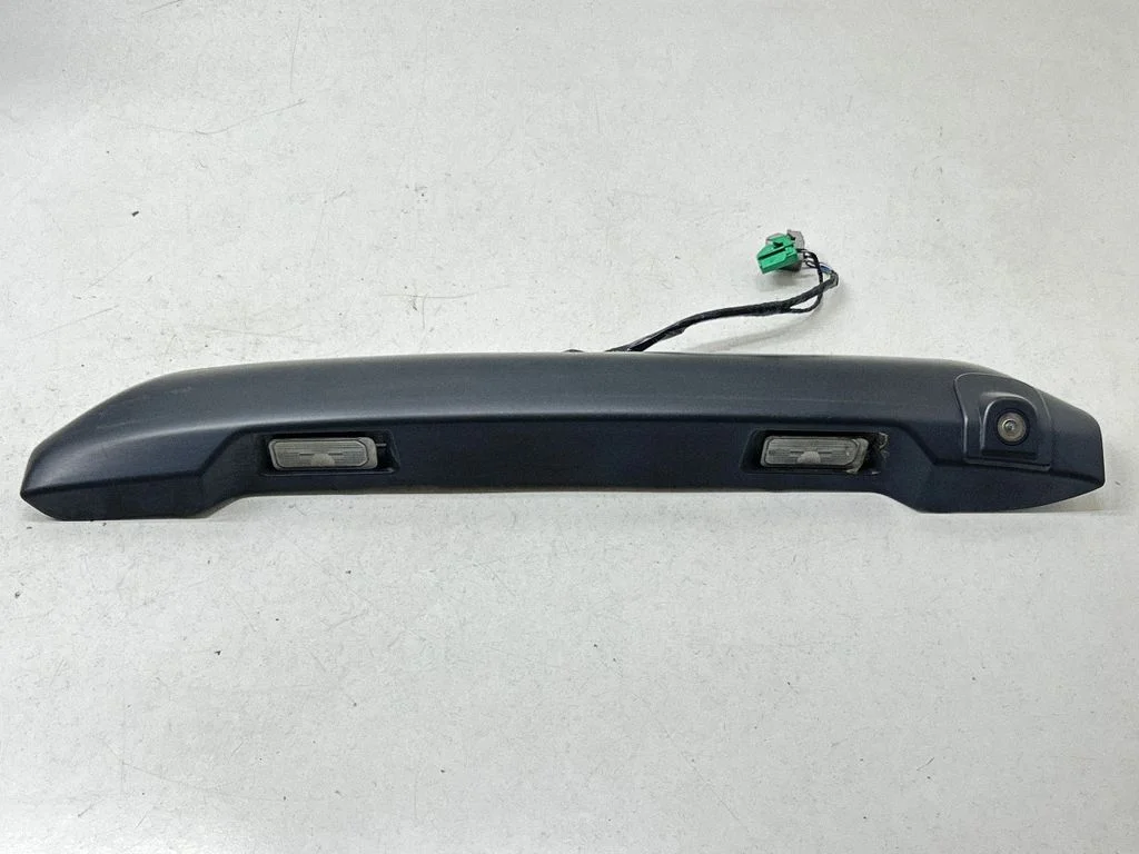 Aizmugurējā vāka numura zīmes apgaismojuma josla – Ford Transit Custom (2013-2023)
