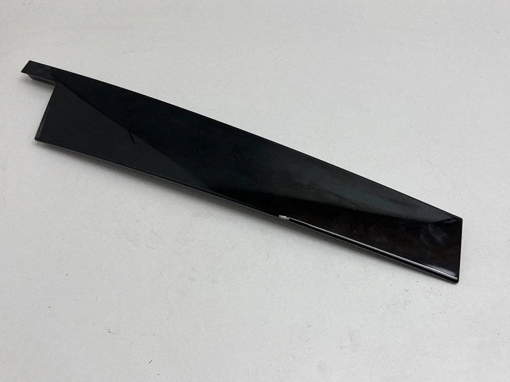 Front door glass trim molding – Porsche Cayenne (92A) (2010-2017)