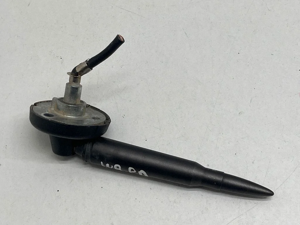 Radio antena – priekšējā labā