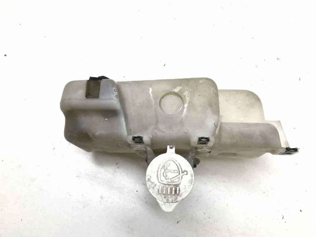 Lamp washer fluid tank – Mitsubishi Pajero Sport I (1996-2008)