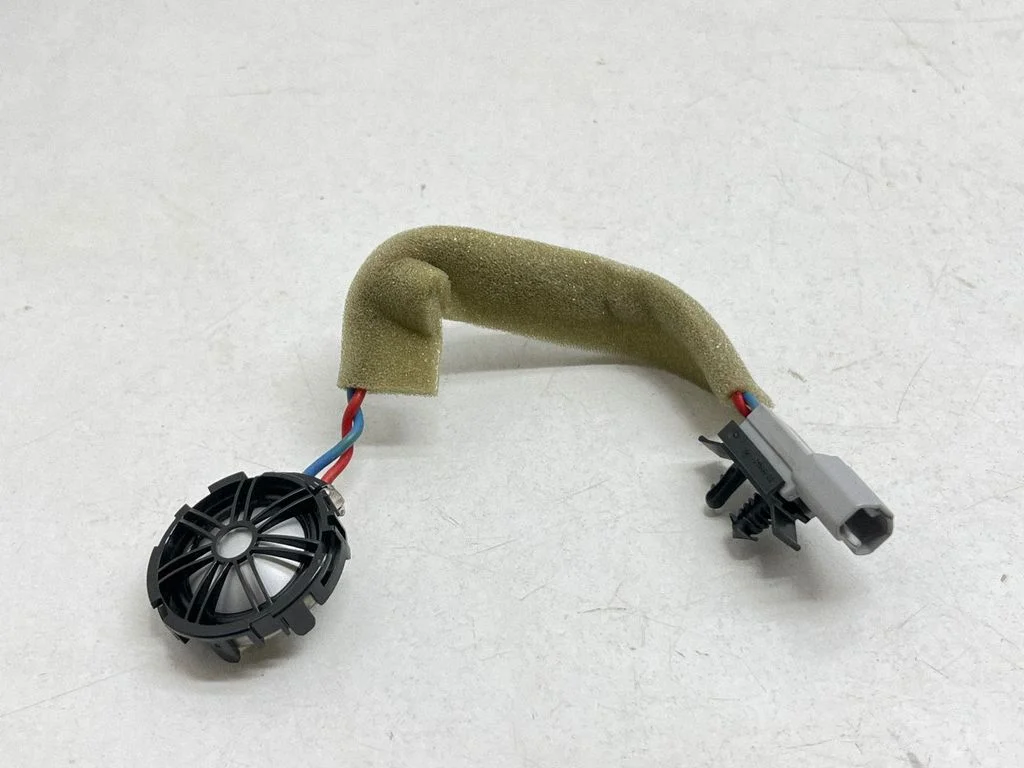 High frequency speaker in the rear doors BJ3218808AC