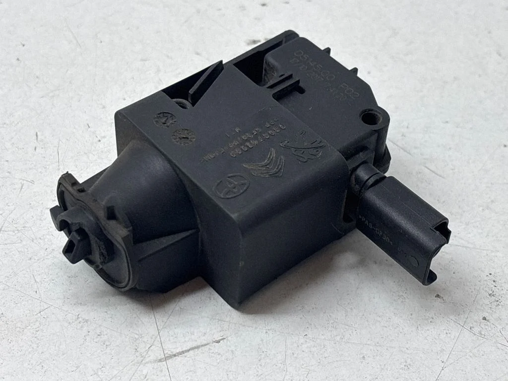Degvielas tvertnes vāciņa slēdzenes motoriņš 9808749980