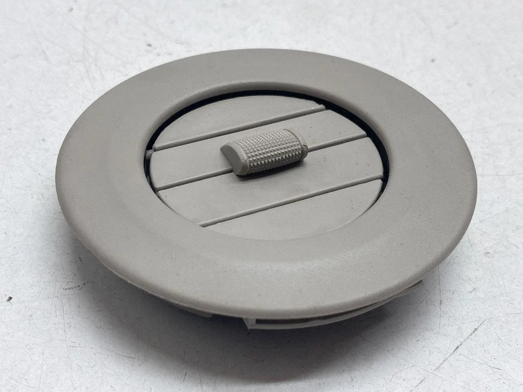 Air vent grill in roof 5SB00TRMAG