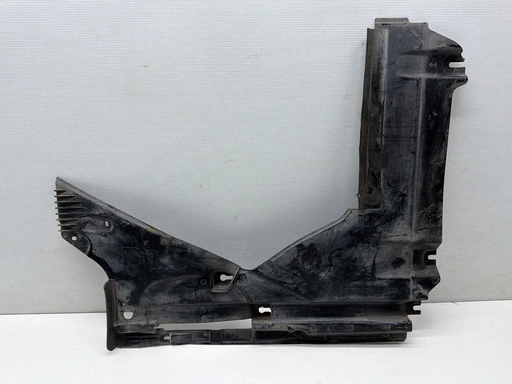 Külgmine põhjakaitse 8W0825215E