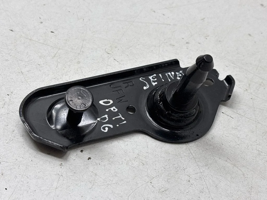 Seat adjustment handle 89752D4000
