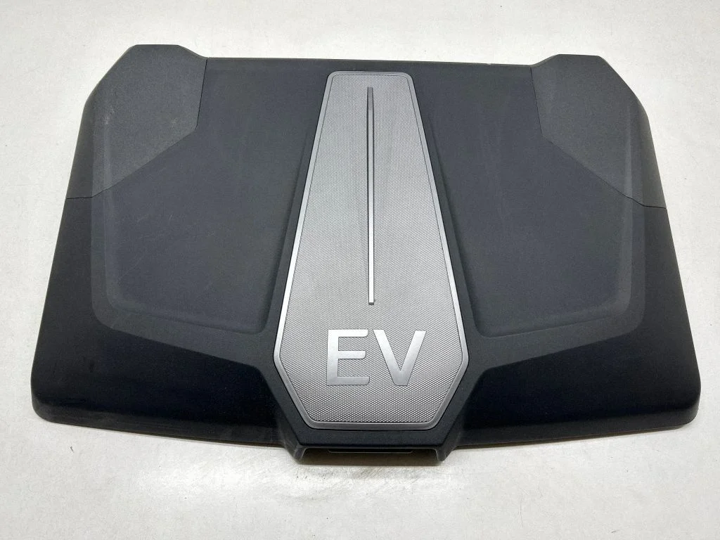 Front trunk storage compartment