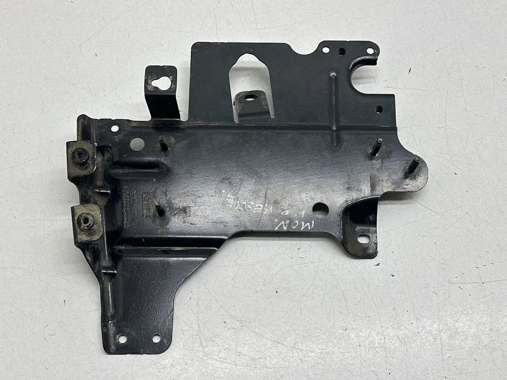 Mootori juhtploki hoidik EG9A12A692G