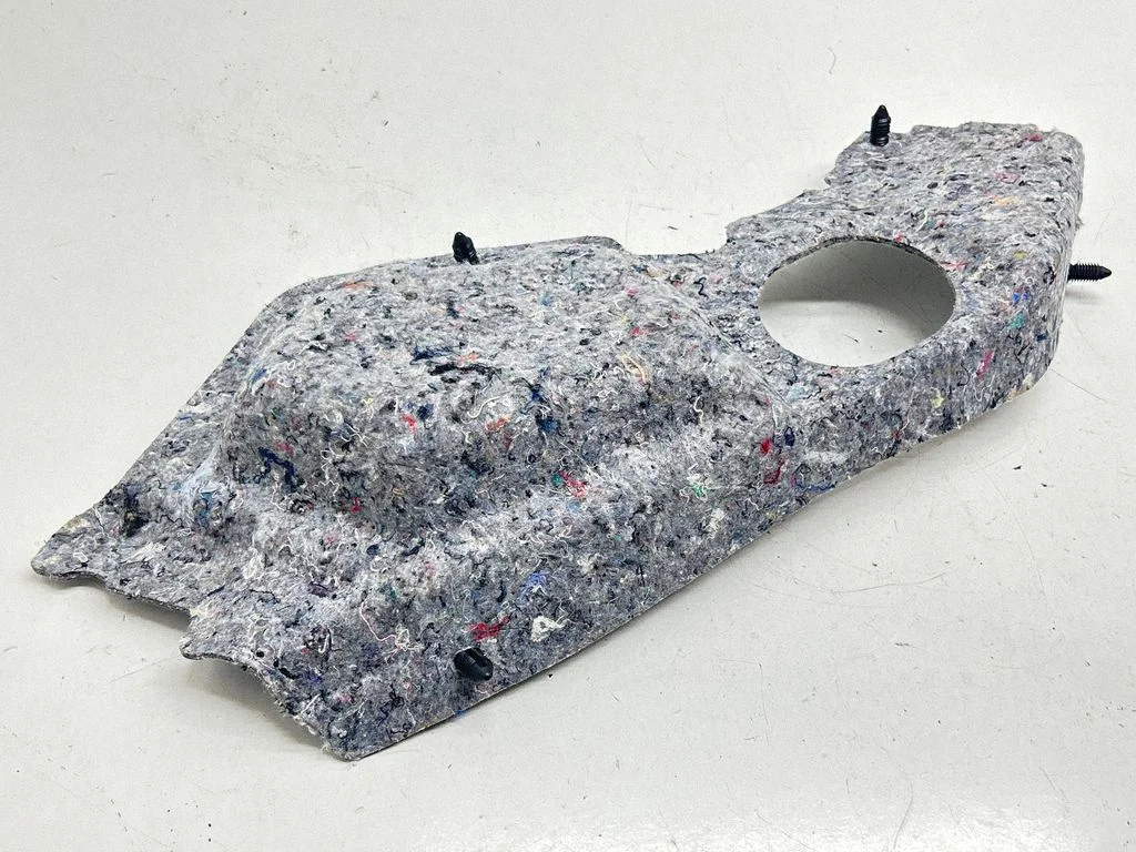 Sound insulation of firewall – rear right