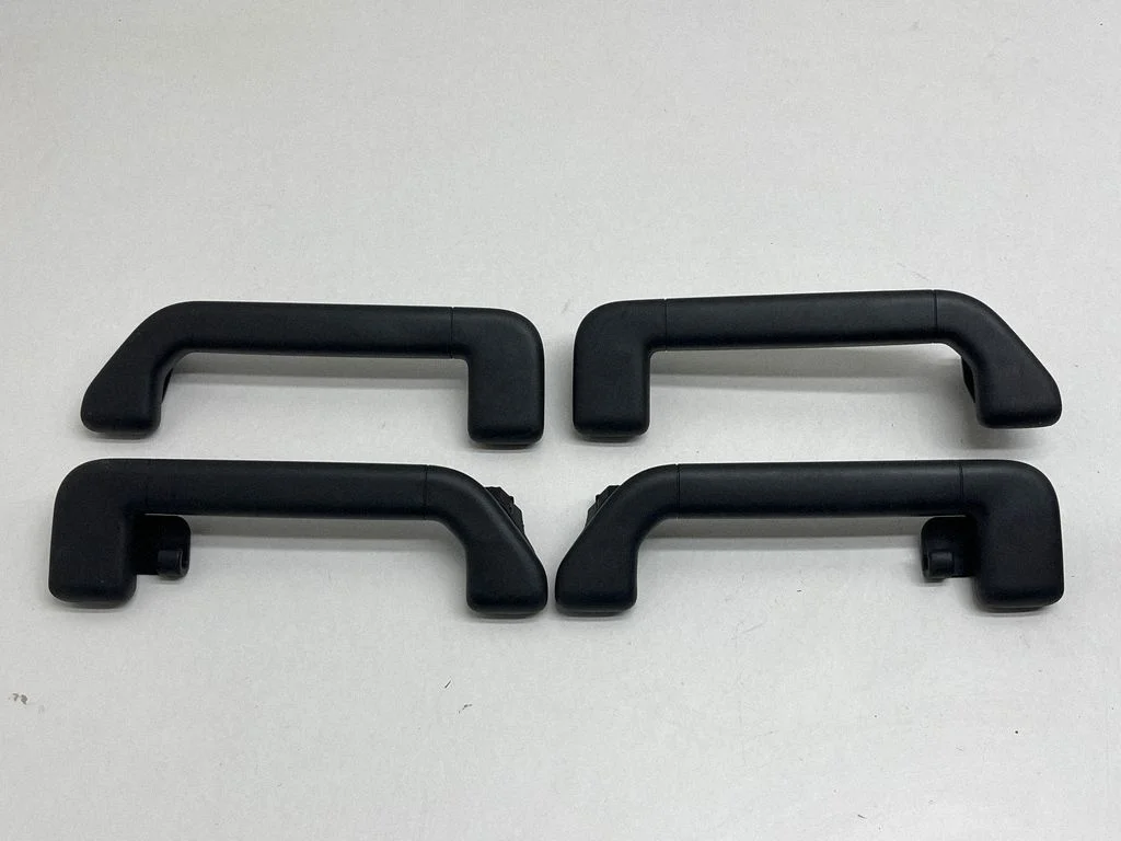 A set of handles for the ceiling 7P0857643B