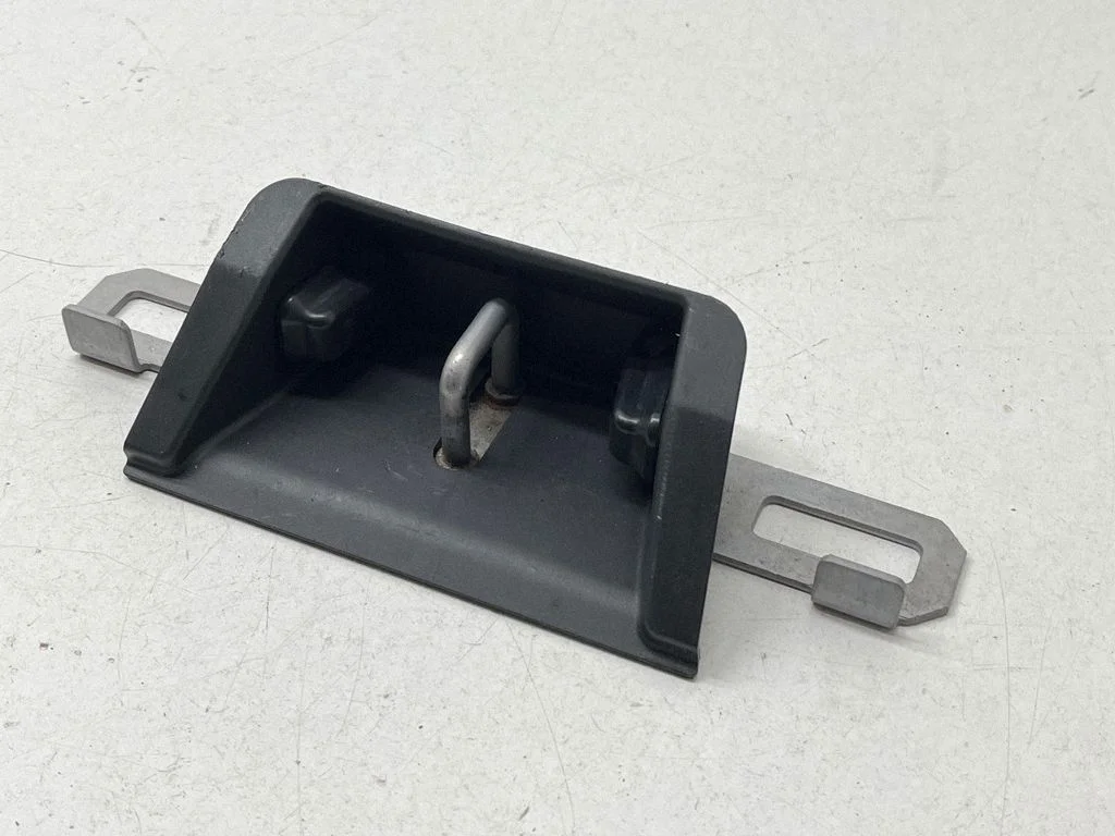Trunk lock loop 39831946
