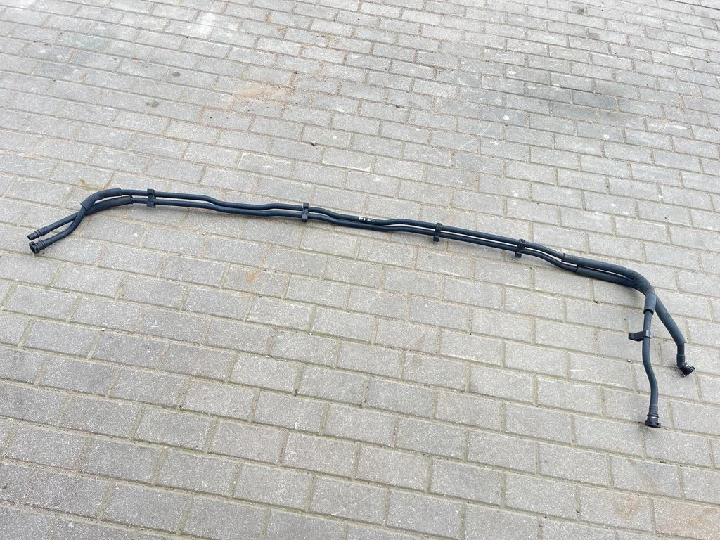 Hibrīda/elektromobiļa akumulatora dzesēšanas šļūtenes/caurules