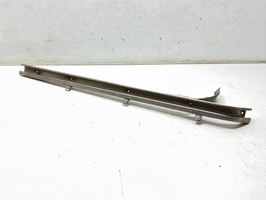 Sliding door middle rail – Volkswagen Transporter - Caravelle T5 (2003-2015)