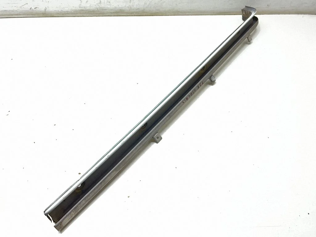 Sliding door middle rail – Volkswagen Transporter - Caravelle T5 (2003-2015)