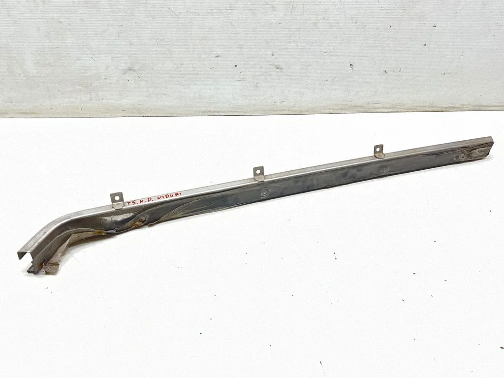 Sliding door middle rail – Volkswagen Transporter - Caravelle T5 (2003-2015)