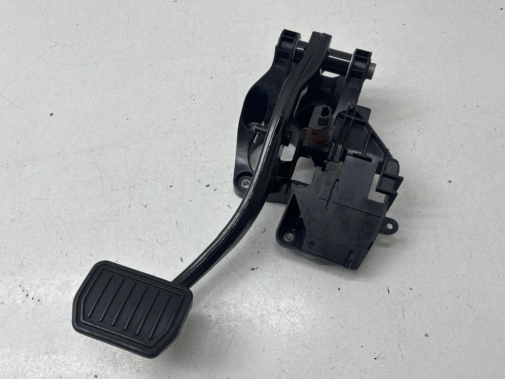 Brake pedal 104469100D