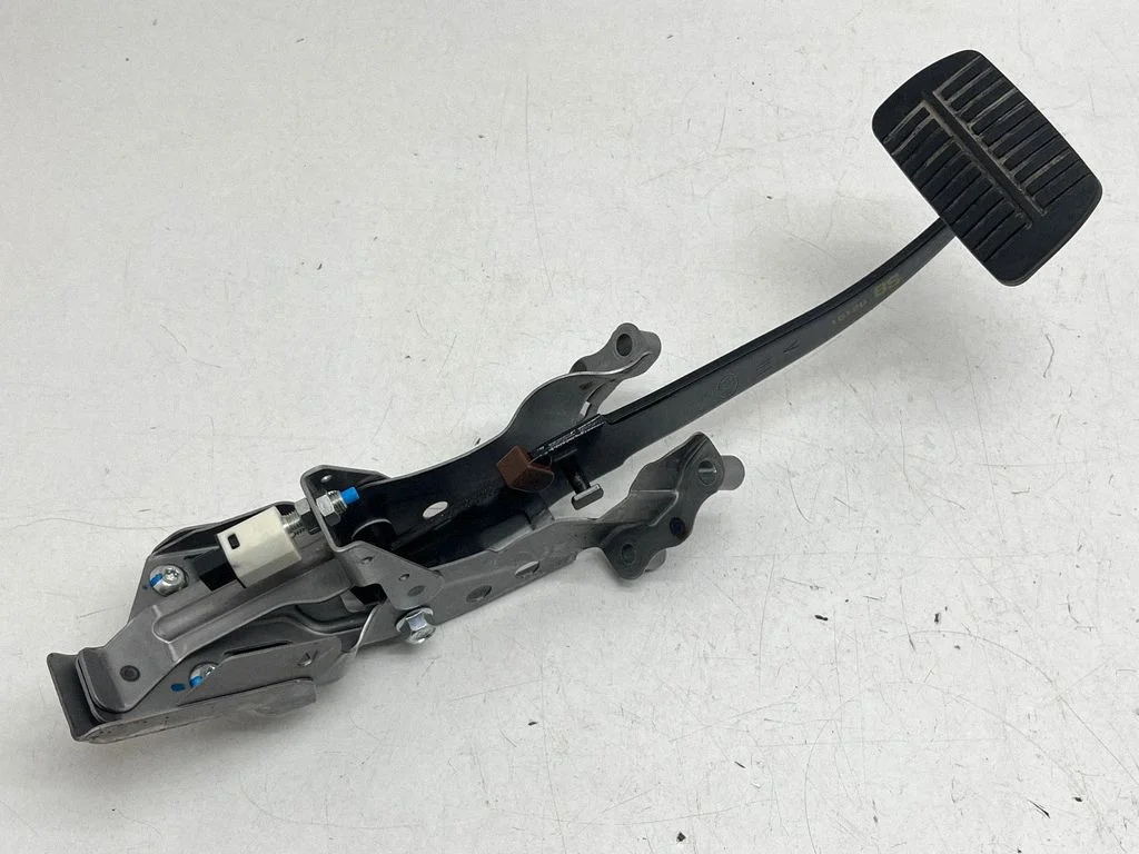 Brake pedal 36010FL030
