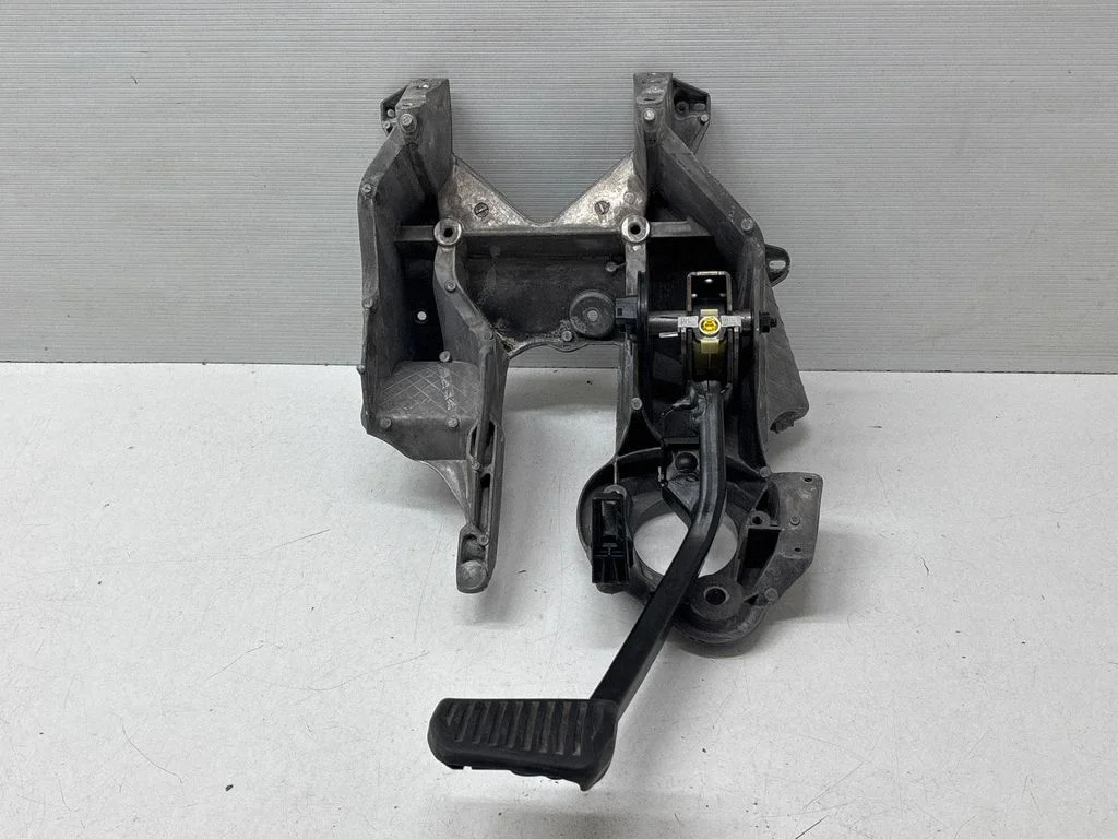 Brake pedal 31381852