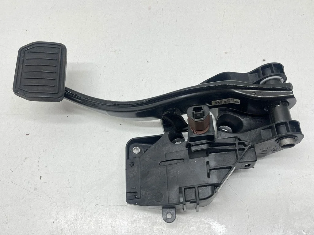 Brake pedal 104469100D