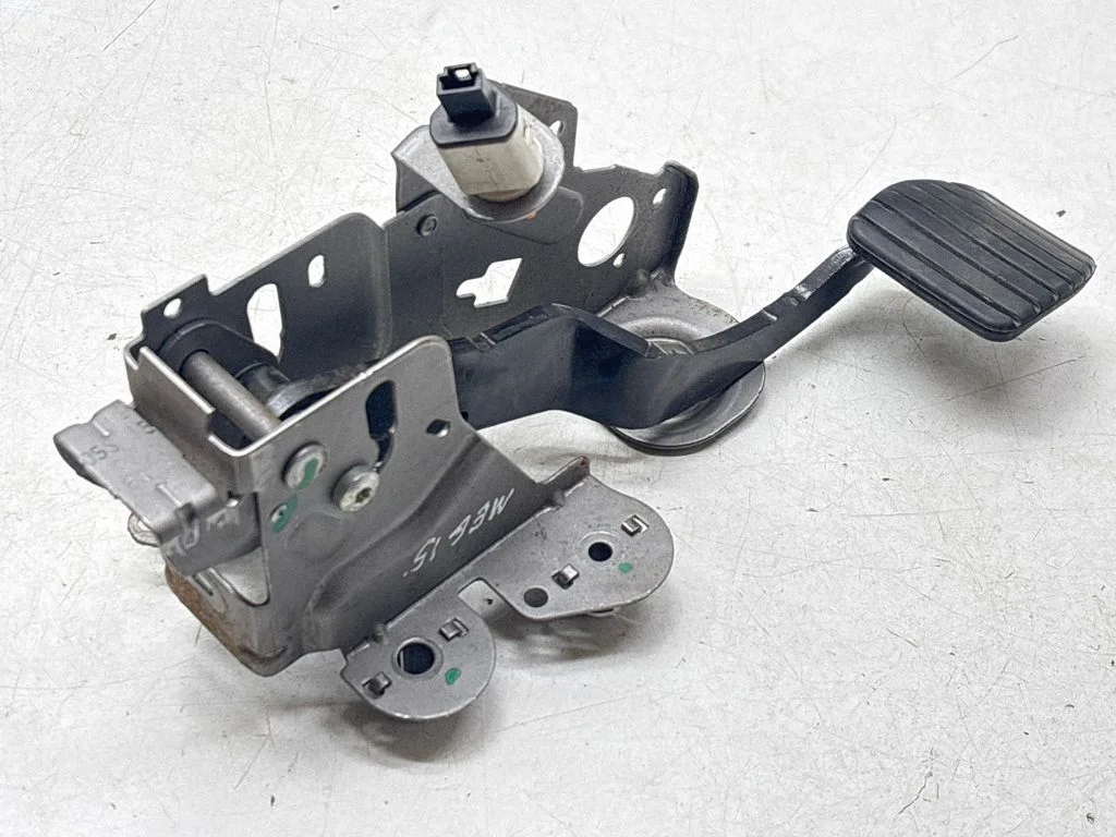 Brake pedal 465010015R