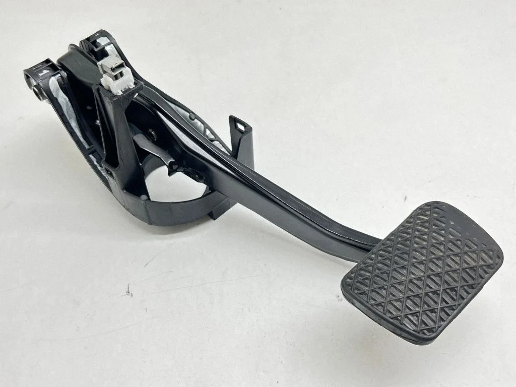 Brake pedal – Mercedes-Benz C-Class AMG W204 (2007-2014)