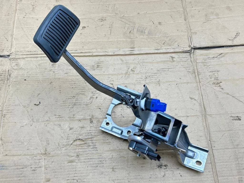Brake pedal 32800AT900KI