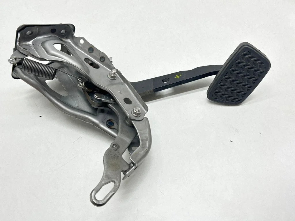 Brake pedal – Toyota Land Cruiser (J150) (2009-)