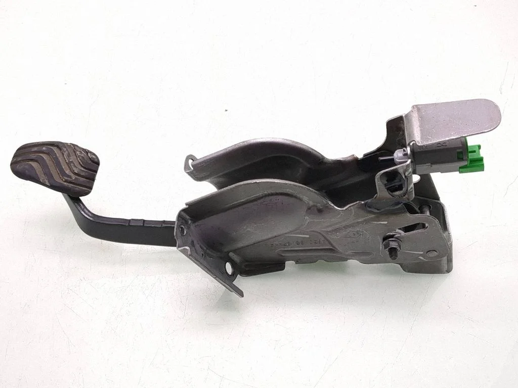 Brake pedal 465016808R